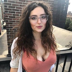 Meet your Posher, Eva